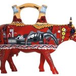 Statuette CowParade Partying With Pi-Cow-SSO - Grande Taille 30cm, Résine, Artiste Allison Gregory