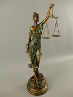Vrouwe Justitia Groen Kunst en Kadootjes