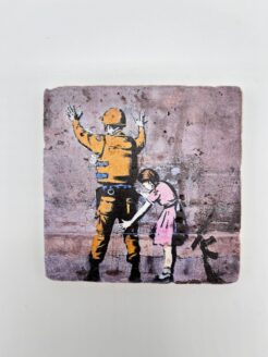 Banksy Tegel 'Girl Frisking Soldier'