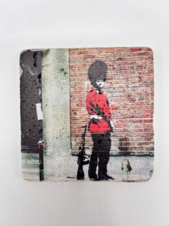 Banksy Tegel 'Queens Guard'