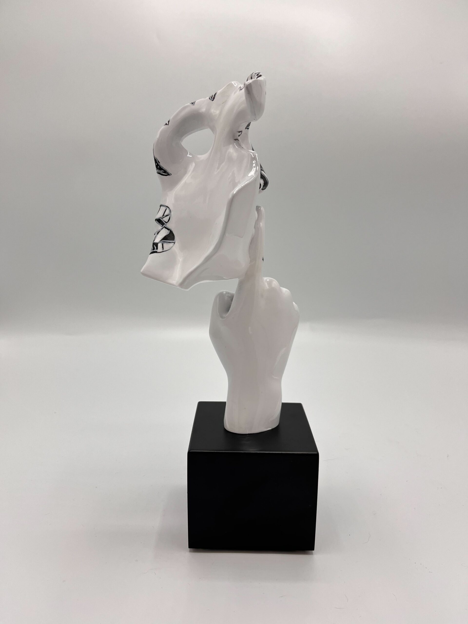 Paint it Black door Ellen Moorman - Afbeelding 3