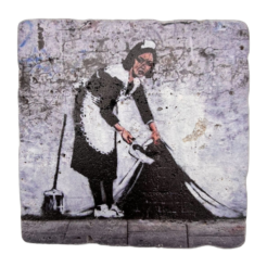 Banksy Tegel ‘Sweep It Under the Carpet’