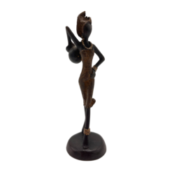 Statue africaine de dame avec vase