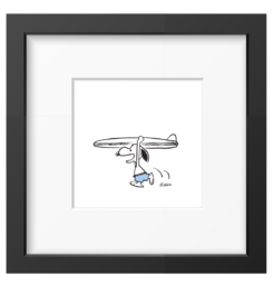 Snoopy draagt een surfplank op zijn hoofd en loopt in een blauwe zwembroek, ingelijste Peanuts print in zwarte lijst